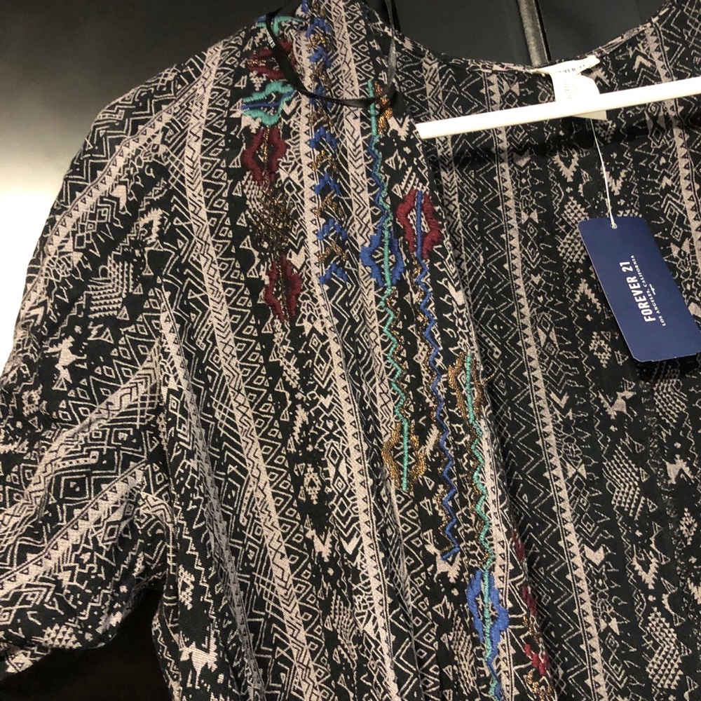 Forever 21 Komodo - Picture 2 of 4